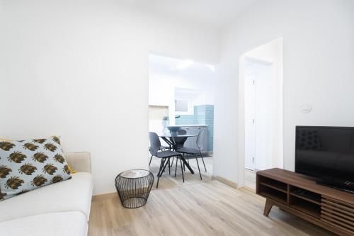 Cozy and confy First Floor, Ace location, 2 Bedrooms
