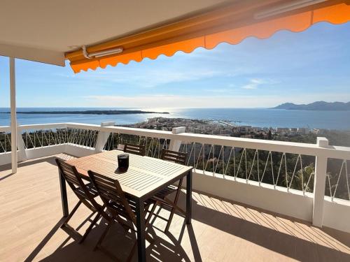 Panoramic Sea View Cannes renovated 3 bedrooms - Swimming Pool