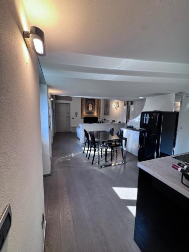 a kitchen and dining room with a table and chairs at Suite Burotti - Cherasco in Cherasco