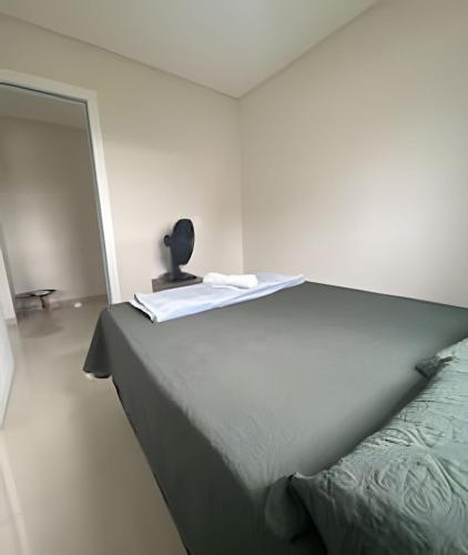 Katil atau katil-katil dalam bilik di 03 quartos (ar condicionado e ventilador), até 10 pessoas, garagem, atrás do hospital da Unimed apt 202