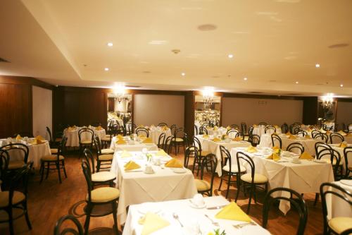 Ein Restaurant oder anderes Speiselokal in der Unterkunft Windsor Oceanico Hotel 