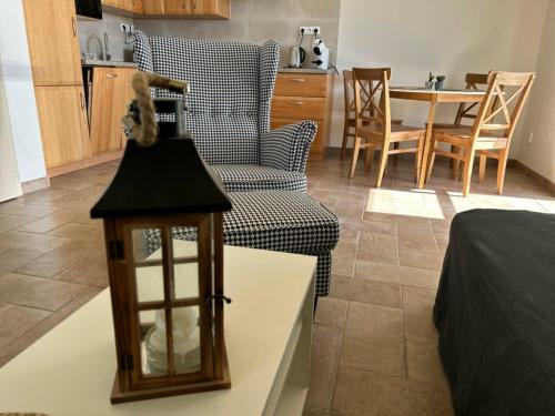 Apartmány Airoloにあるキッチンまたは簡易キッチン