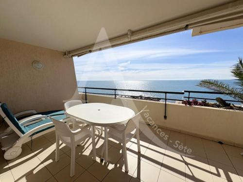 T2 COIN CHAMBRE, TERRASSE 1ERE LIGNE MER, PISCINE