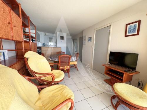 T2 COIN CHAMBRE, TERRASSE 1ERE LIGNE MER, PISCINE