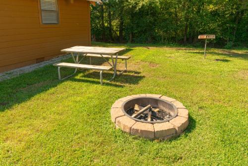 Κήπος έξω από το Sun Outdoors Pigeon Forge
