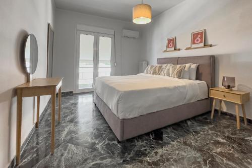 Phaedrus Living Koukaki Verdant Marble