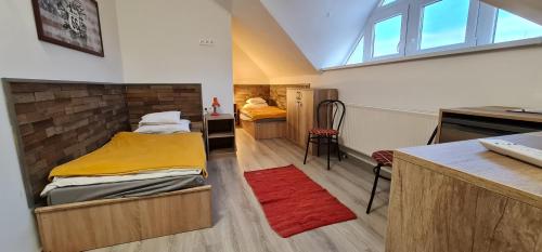 Postel nebo postele na pokoji v ubytování Nosztalgia Vendégház a Velencei-tónál