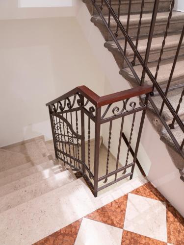 a wooden bench sitting next to a staircase at Officine Cavour CASA DEI LEONI Centro Storico Padova in Padova