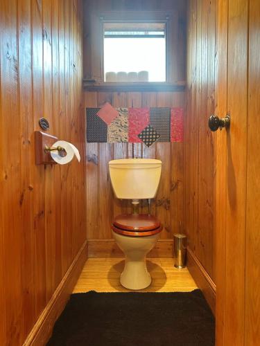 Un baño de Snug Sanctuary - A gem in the forest 20 min to CBD