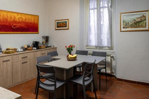 Kuchyň nebo kuchyňský kout v ubytování La Rosa Di Firenze B&B