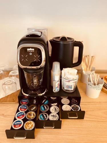 Příslušenství pro přípravu čaje a kávy v ubytování La Casa nel bosco
