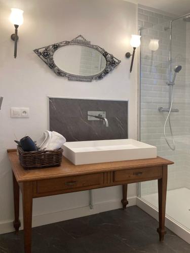 Un baño de Maison avec vue sur la Cathédrale