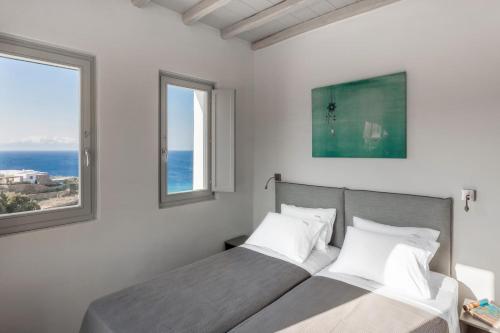 Posteľ alebo postele v izbe v ubytovaní The Mykonist Executive Villa Elia Beach