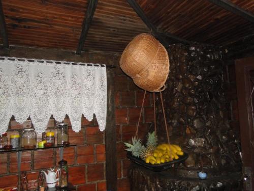 a kitchen with a bowl of fruit on a table at Pousada do Oasis in Morretes