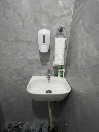 Un baño de Classy5 Guest House