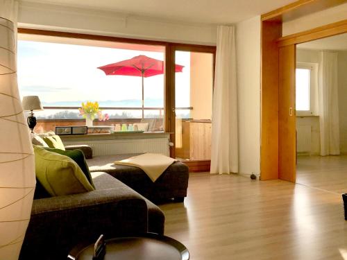 Φωτογραφία από το άλμπουμ του Ferienwohnung Alina- Penthouse Wohnung mit atemberaubendem Blick zum Bodensee σε Kressbronn am Bodensee