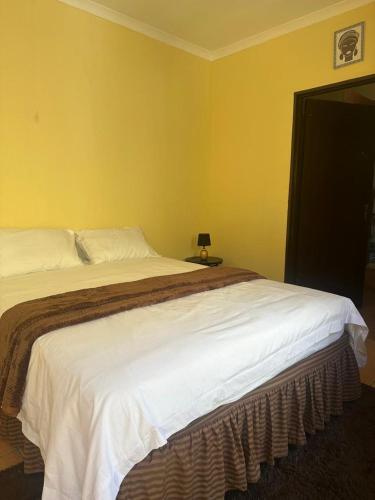 Postel nebo postele na pokoji v ubytování The Cozy Corner Windhoek 24 Hours