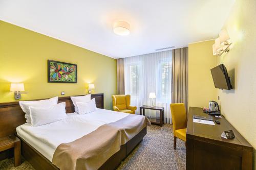 Кровать или кровати в номере Vega Hotel
