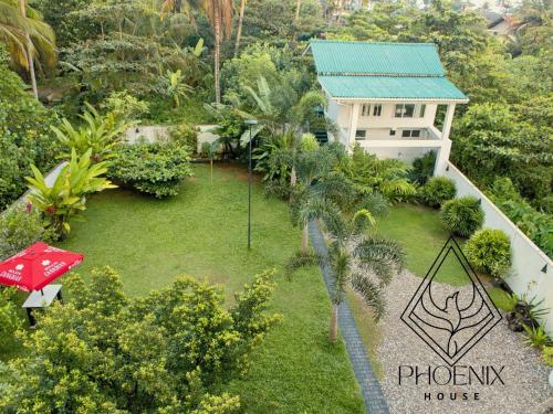 Κήπος έξω από το Phoenix house ahangama