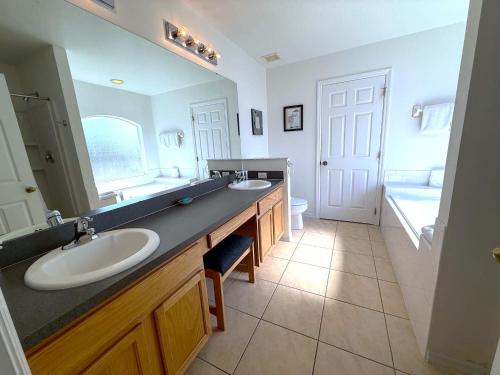 Ένα μπάνιο στο Lake View Villa With Beautiful Sunsets - Southern Dunes