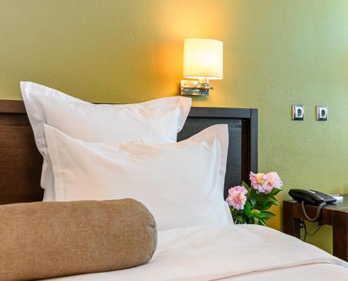 Кровать или кровати в номере Vega Hotel
