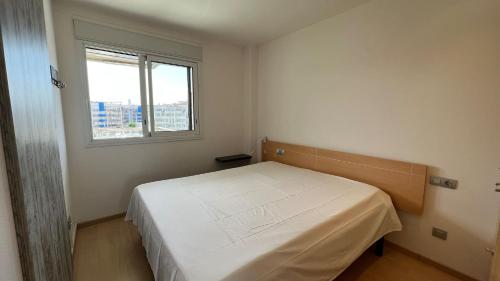 Precioso piso con vista al canal y piscina en roses AV-69