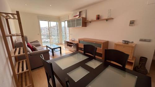 Precioso piso con vista al canal y piscina en roses AV-69
