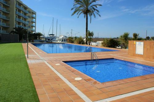 Precioso piso con vista al canal y piscina en roses AV-69