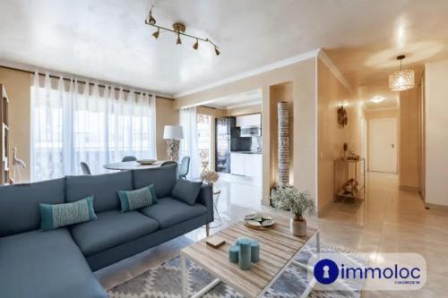 Air-conditioned apartment with terrace sea view
