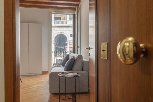 a living room with a couch and a table at Centro storico apartment in Vicenza