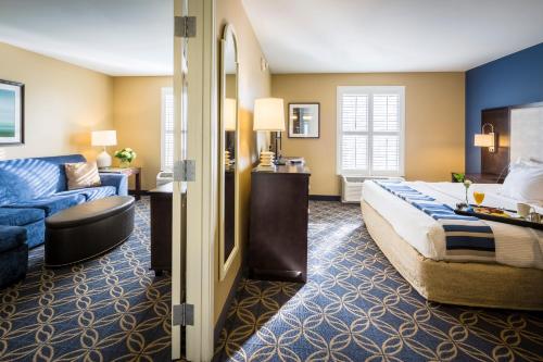 a hotel room with a bed and a couch at Nationwide Hotel and Conference Center in Lewis Center