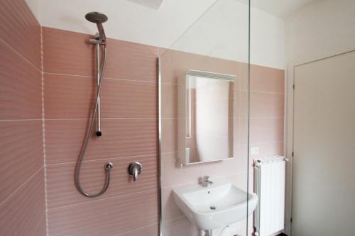 a bathroom with a sink and a shower at Garden Villa - Villa con frutteto nei pressi del Lago di Como in Olgiate Comasco