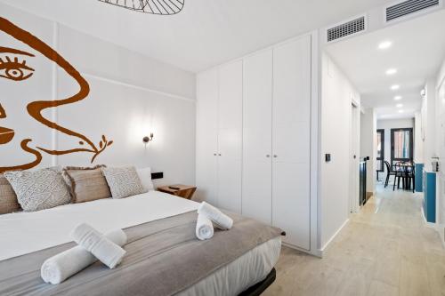 APARTAMENTO PICASSO CON PATIO TRASERO