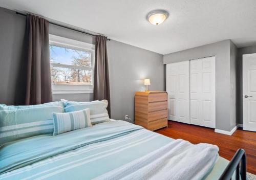 Katil atau katil-katil dalam bilik di Vermilion Retreat with Game Room, Hot Tub and Across from Community Pool