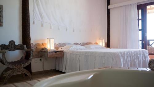 a bedroom with a bed with a tub and a mirror at Bruno Marambaia Charme Hotel in Beberibe