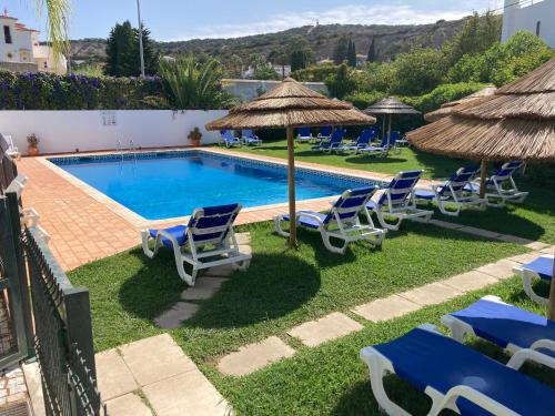 LUZ BEACH APT CONDO, BALCONY & POOLs