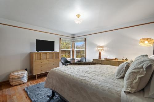 a bedroom with a large bed and a television at Retro Getaway In Hazel Dell in Vancouver