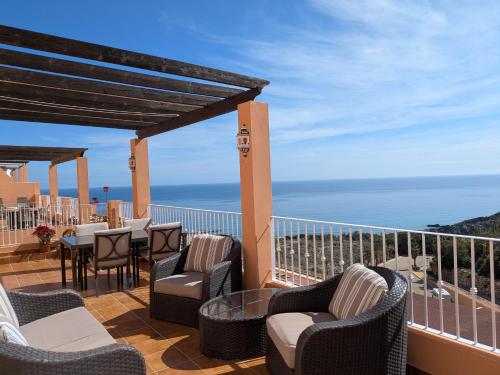 South Facing Apartment, Fantastic Sea Views,Terrace, 300m beach