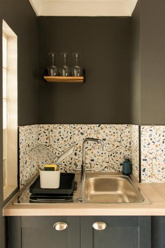 a kitchen with a sink and a counter top at Modern 2-bedroom 30 seconds to seafront in Brighton & Hove