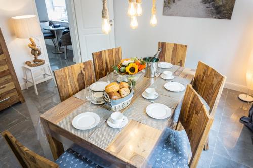 a dining room table with a bowl of food on it at Mien Tied MITTENMANG in Heiligenhafen