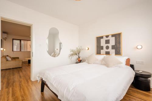 Uma cama ou camas num quarto em Tonight Homestay Jing'an Temple Shanghai