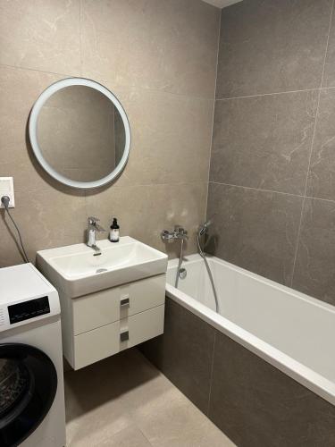 Kúpeľňa v ubytovaní 2 rooms apartment in Downtown,Free parking,late check-out,big balcony