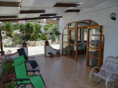 a living room with chairs and a swing at B&B Oasi in Marina di Palma