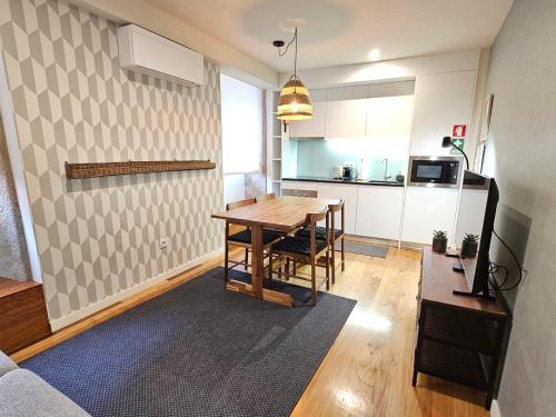 a kitchen and dining room with a table in a room at in Foz - Beach Apartments by LuxiStay in Porto