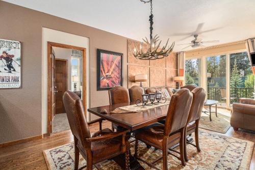 Χώρος καθιστικού στο Mountain Townhome W Balcony & Bbq