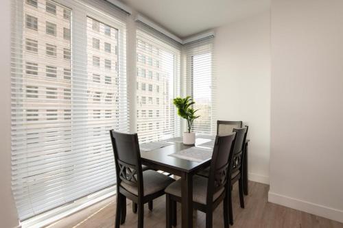 Chic 3-bed Apt with Pool & Hot Tub in Heart of DTLA photo 13
