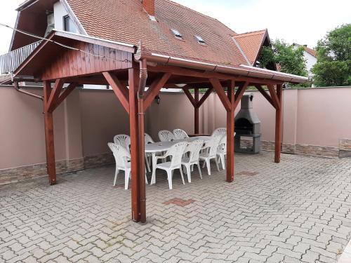 8 féröhelyes apartman 8638 Balatonlelle, Mátyás király utca 10 kép - 2