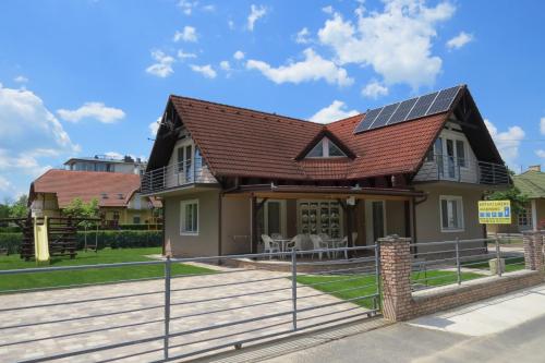 32 fös apartman 8638 Balatonlelle, Akácvirág utca 13 kép - 1