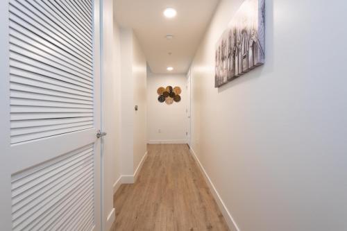 Chic 3-bed Apt with Pool & Hot Tub in Heart of DTLA photo 29