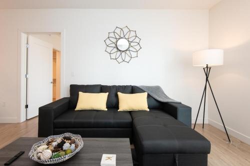 Chic 3-bed Apt with Pool & Hot Tub in Heart of DTLA photo 31